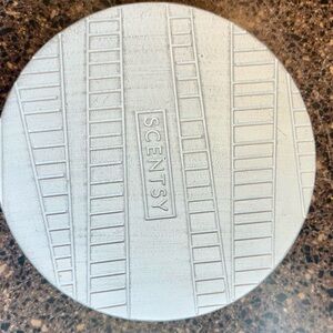 Scentsy Tracks Warmer Base Stand Pedestal Hides Cord